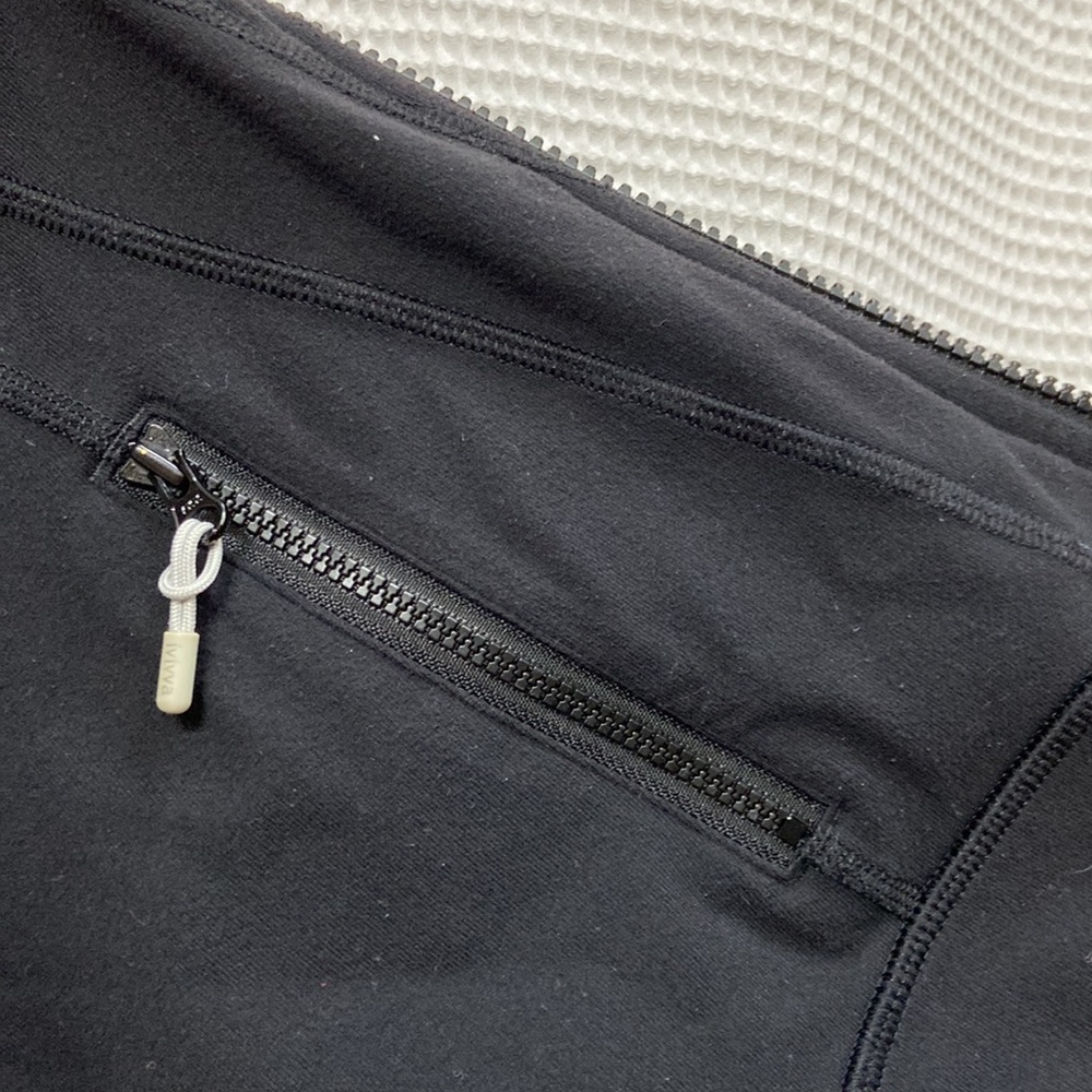 Girl’s ivivva by Lululemon black full zip athletic jacket. Size 14. - Picture 15 of 15